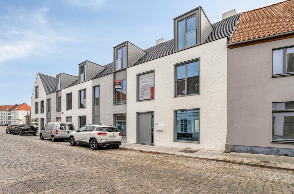 stijlvol-huis-te-centrum-brugge-met-3-slaapkamers-en-garage002.jpg