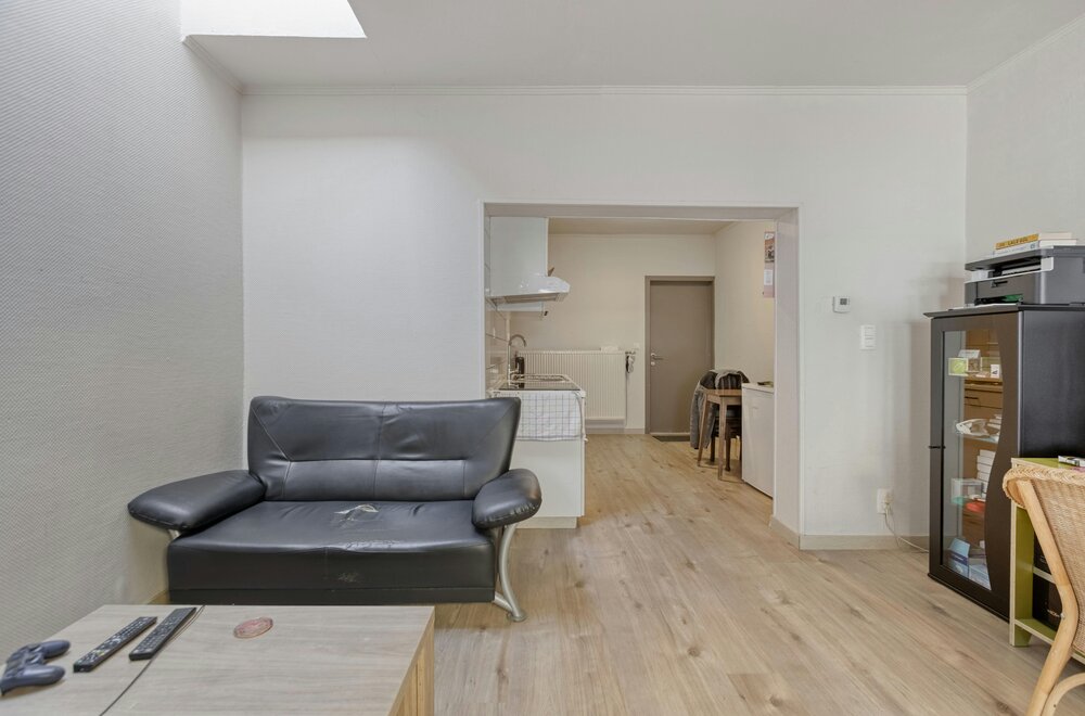 op-te-frissen-investeringspand-met-2-appartementen-in-hartje-maaseik003.jpg