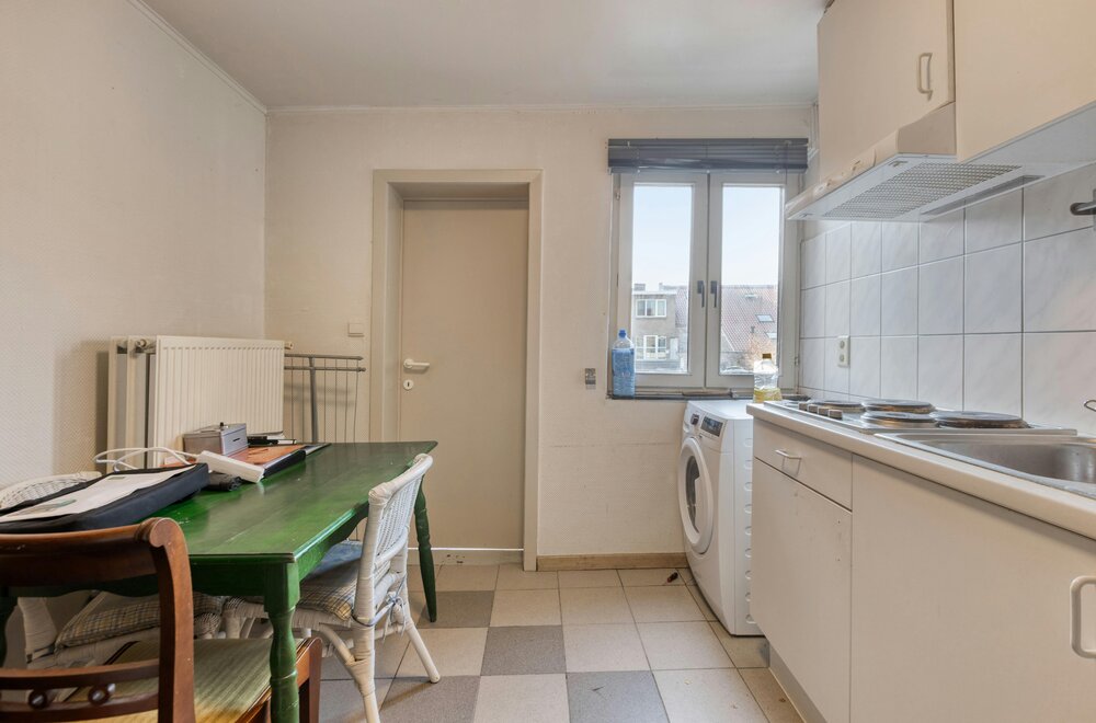 op-te-frissen-investeringspand-met-2-appartementen-in-hartje-maaseik010.jpg