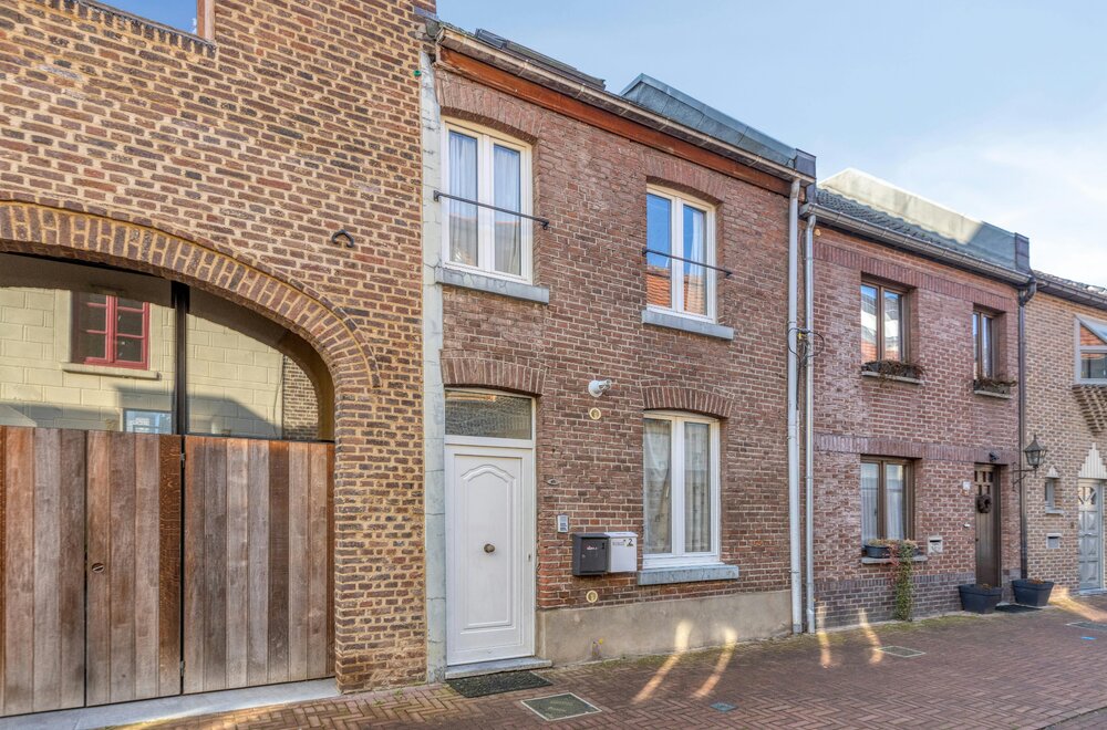 op-te-frissen-investeringspand-met-2-appartementen-in-hartje-maaseik014.jpg