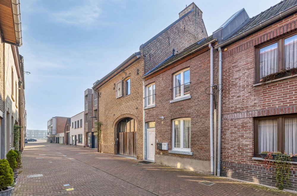 op-te-frissen-investeringspand-met-2-appartementen-in-hartje-maaseik015.jpg