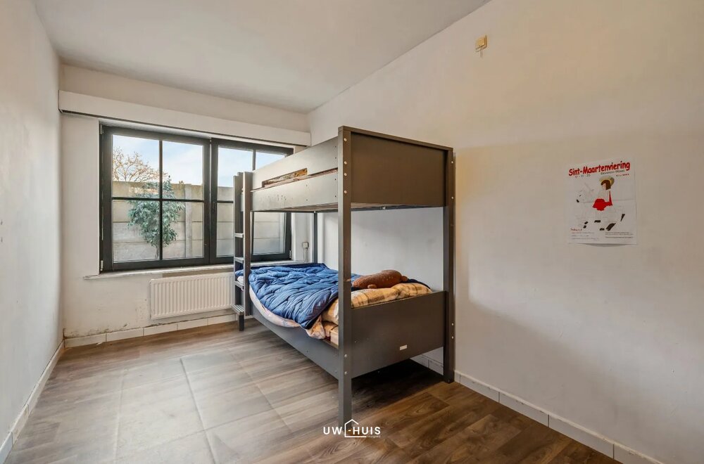 ruim-gelijkvloers-appartement-met-4-slaapkamers-en-terras-in-vrasene009.jpg