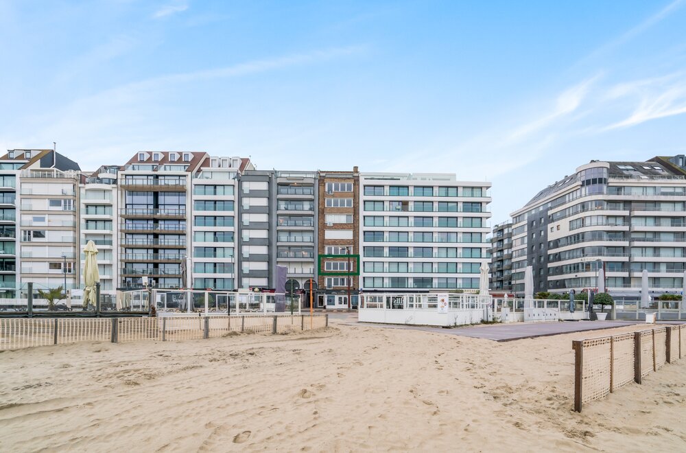 modern-3-slaapkamer-appartement-aan-het-rubensplein-met-frontaal-zeezicht002.jpg