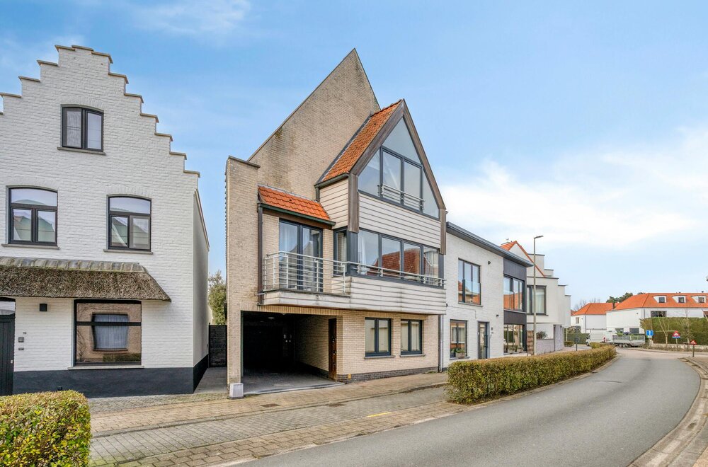 opbrengsteigendom-met-3-appartementen-te-koop-centrum-knokke002.jpg