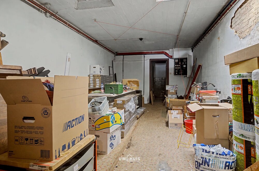 te-renoveren-woning-met-magazijn-op-centrale-locatie009.jpg