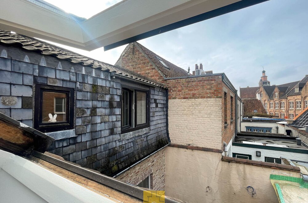 brugs-huis-in-de-schaduw-van-jeruzalemkerk-authentieke-16e-17e-eeuwse-gevel012.jpg