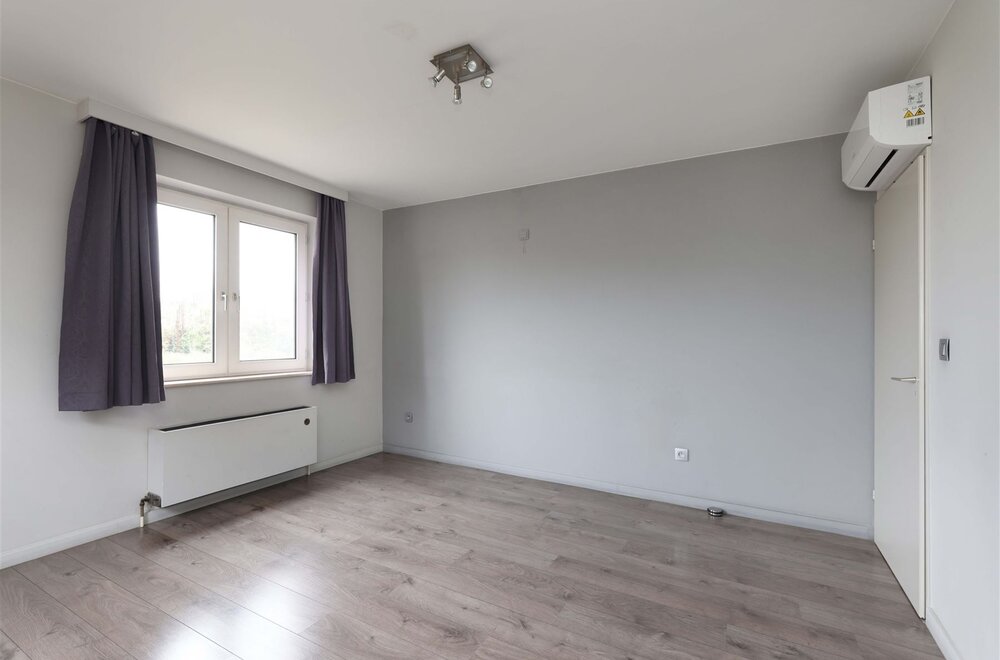 lichtrijk-gelijkvloers-appartement-met-2-slaapkamers-en-ondergrondse-autostaanplaats007.jpg