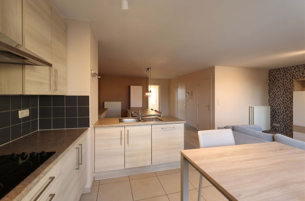 energiezuinig-appartement-met-een-zeer-gunstige-ligging-in-hartje-sint-truiden-005.jpg