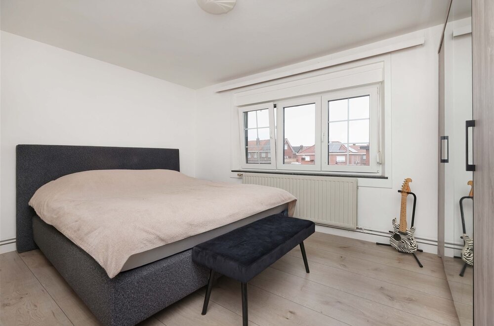 ruime-gezinswoning-met-3-slaapkamers-mogelijkheid-tot-4-op-topligging-nabij-het-centrum-007.jpg