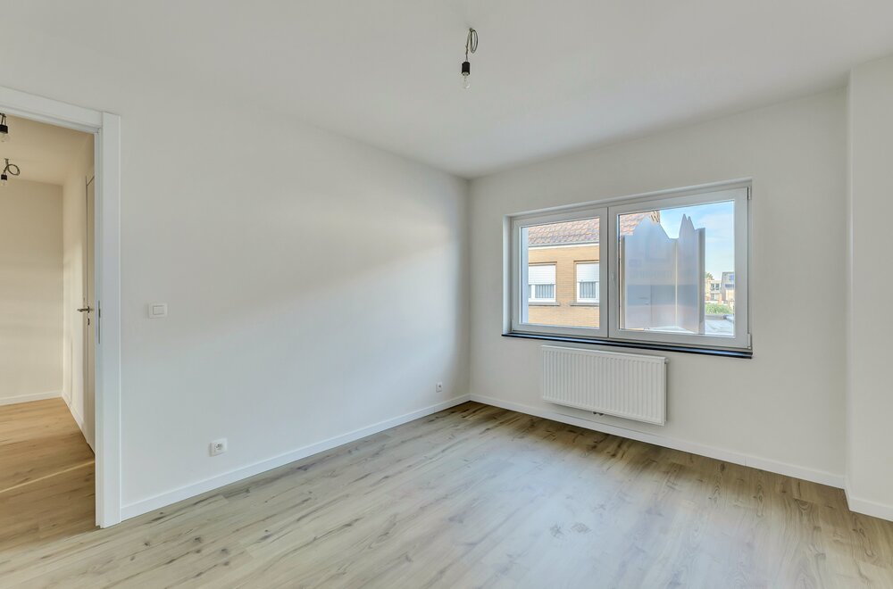 volledig-gerenoveerde-woning-met-4-slpks-en-tuin013.jpg