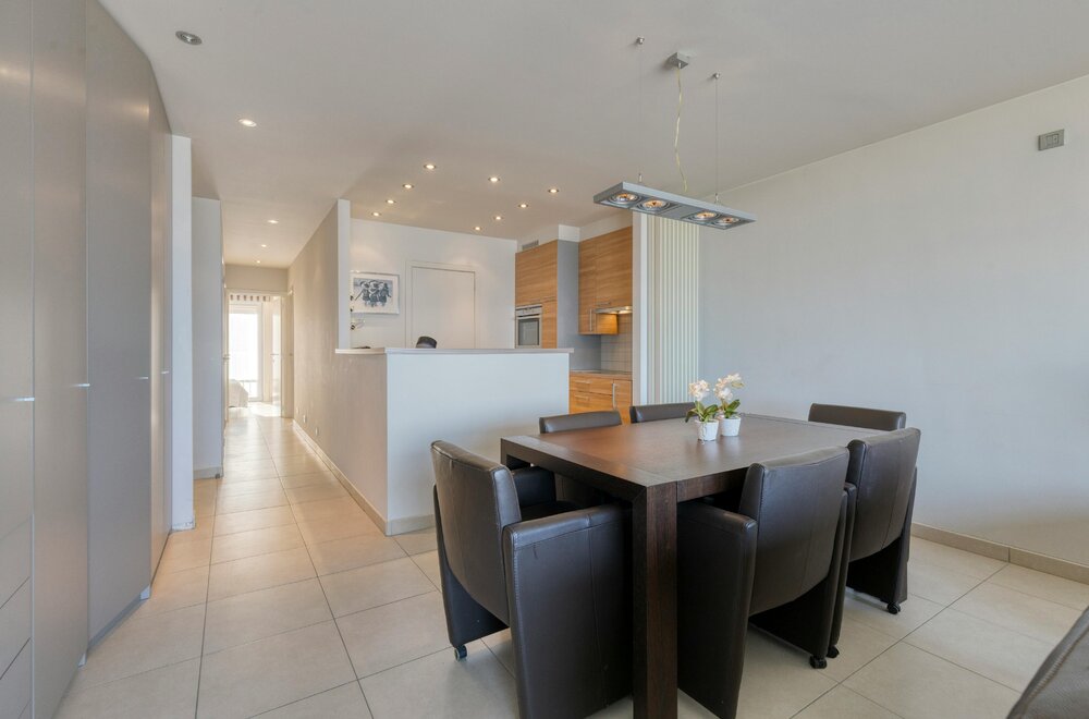 gemeubeld-appartement-koop-in-blankenberge-met-zeezicht006.jpg