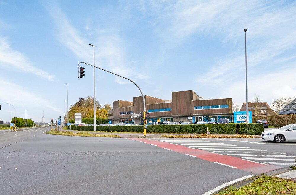 opbrengsteigendom-bestaande-uit-een-kantoorgebouw-te-koop018.jpg