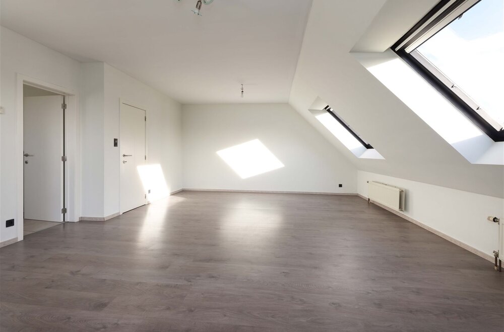 lichtrijk-duplex-appartement-met-3-slaapkamers-op-een-rustige-locatie-nabij-het-centrum-van-hasselt002.jpg