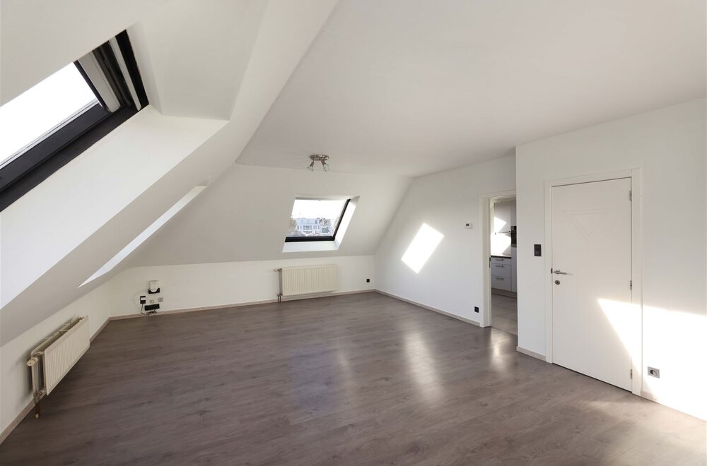 lichtrijk-duplex-appartement-met-3-slaapkamers-op-een-rustige-locatie-nabij-het-centrum-van-hasselt003.jpg
