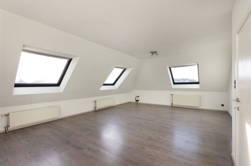 lichtrijk-duplex-appartement-met-3-slaapkamers-op-een-rustige-locatie-nabij-het-centrum-van-hasselt005.jpg