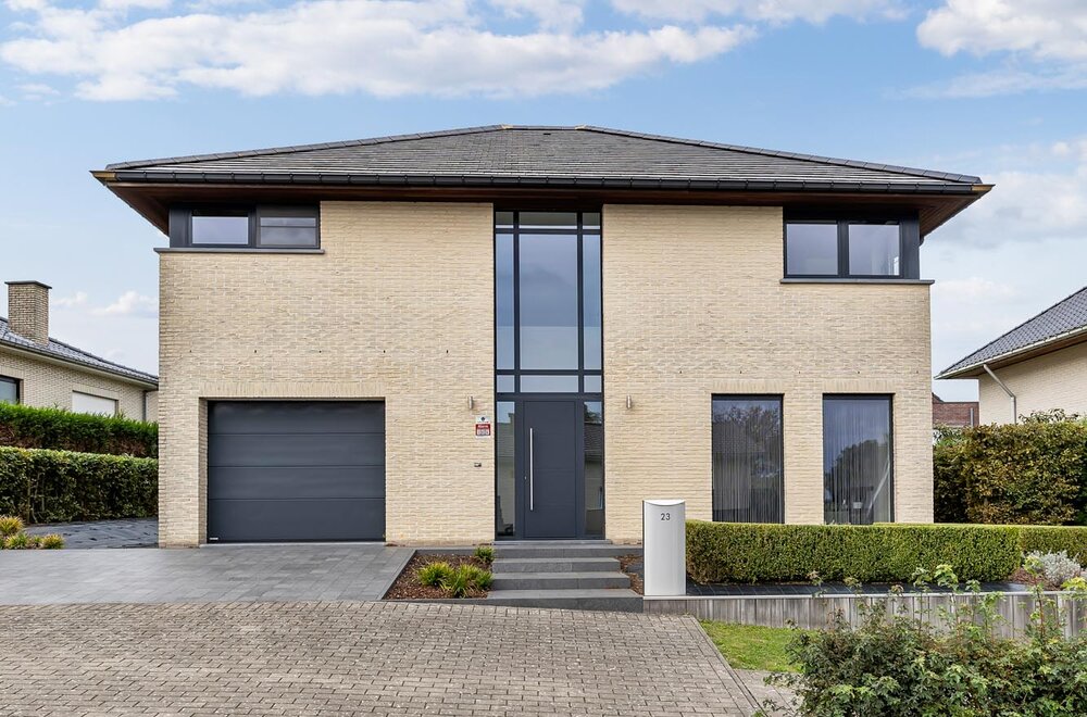 landelijk-gelegen-villa-met-4-slaapkamers-te-pajottegem001.jpg