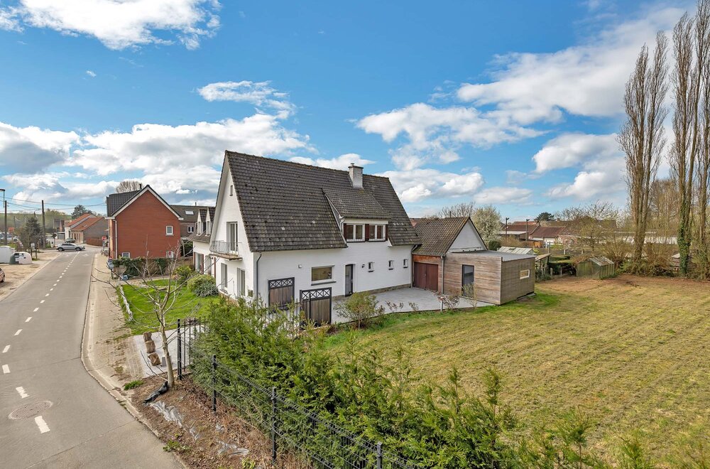 instapklare-woning-met-2-3-slaapkamers-en-tuin-te-wambeek-005.jpg