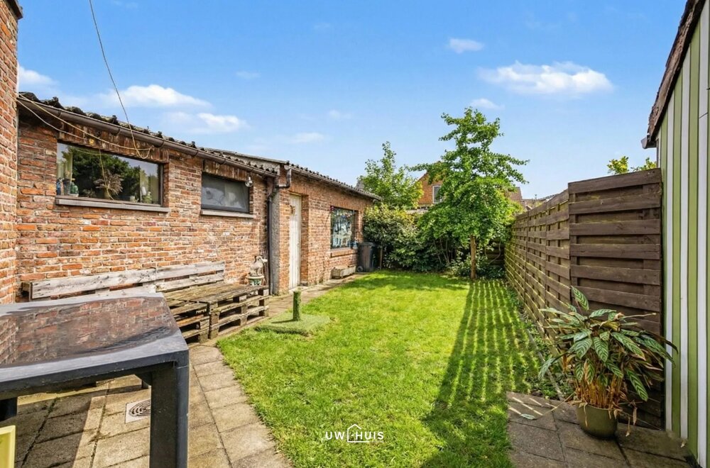 karaktervolle-starterswoning-met-3-slaapkamers-en-zonnige-tuin-in-het-centrum-van-beveren016.jpg