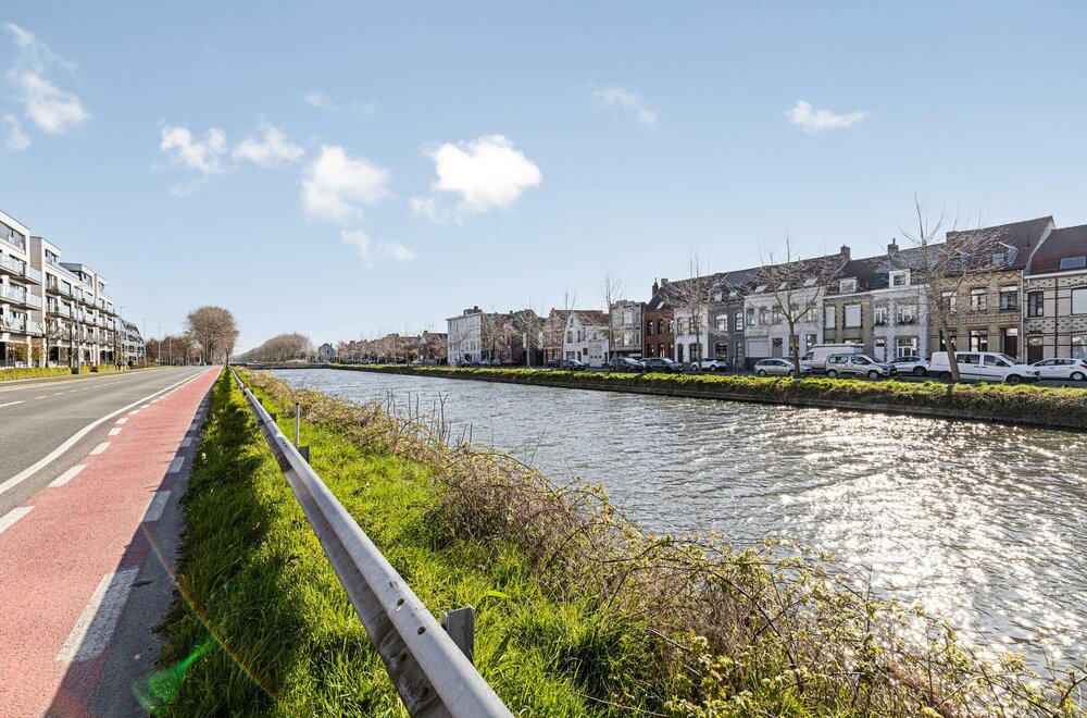 lichtrijk-appartement-met-terras-nabij-damse-vaart-te-brugge016.jpg