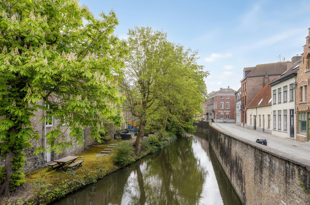 uniek-gerenoveerde-herenwoning-in-brugge-met-3-slaapkamers008.jpg