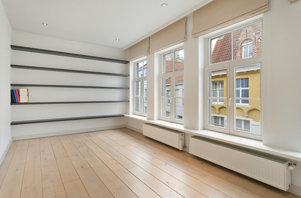uniek-gerenoveerde-herenwoning-in-brugge-met-3-slaapkamers009.jpg