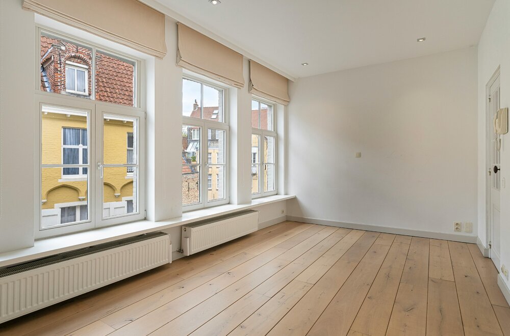 uniek-gerenoveerde-herenwoning-in-brugge-met-3-slaapkamers010.jpg