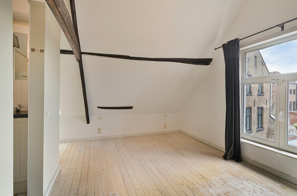 uniek-gerenoveerde-herenwoning-in-brugge-met-3-slaapkamers015.jpg