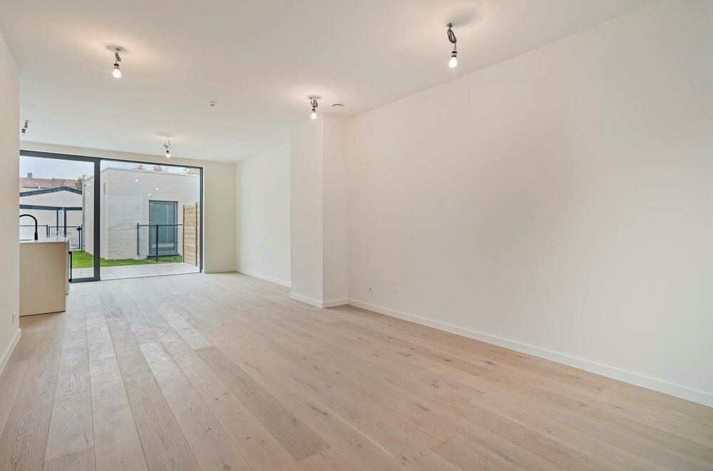 stijlvol-huis-te-centrum-brugge-met-3-slaapkamers-en-garage003.jpg
