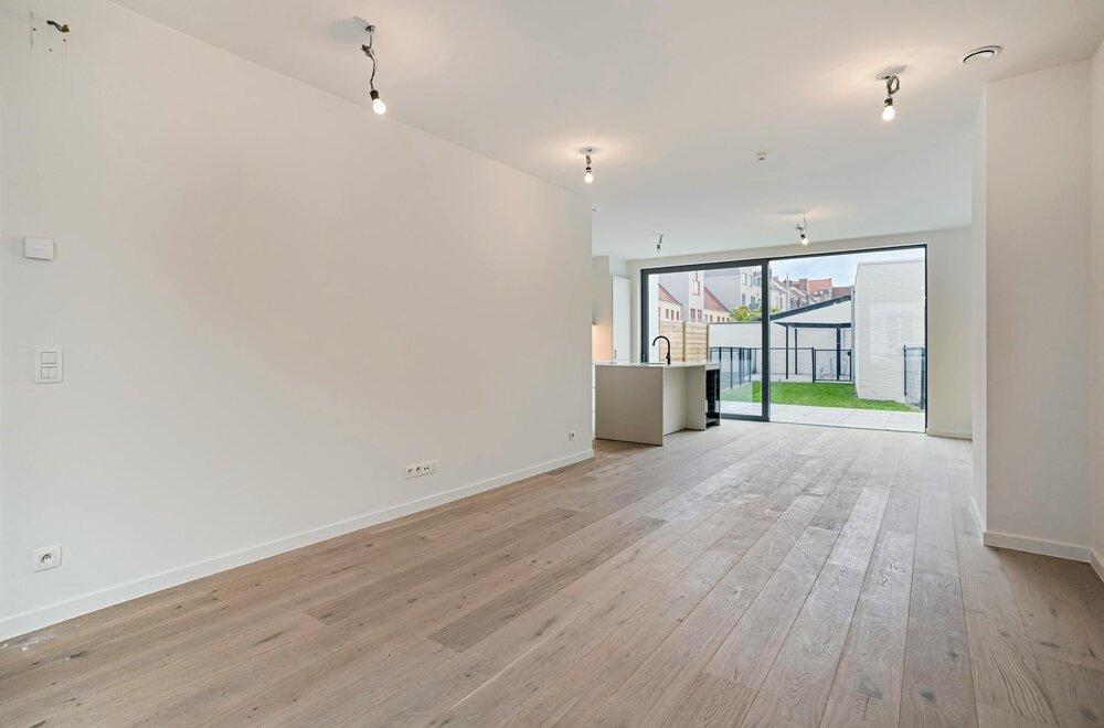 stijlvol-huis-te-centrum-brugge-met-3-slaapkamers-en-garage004.jpg