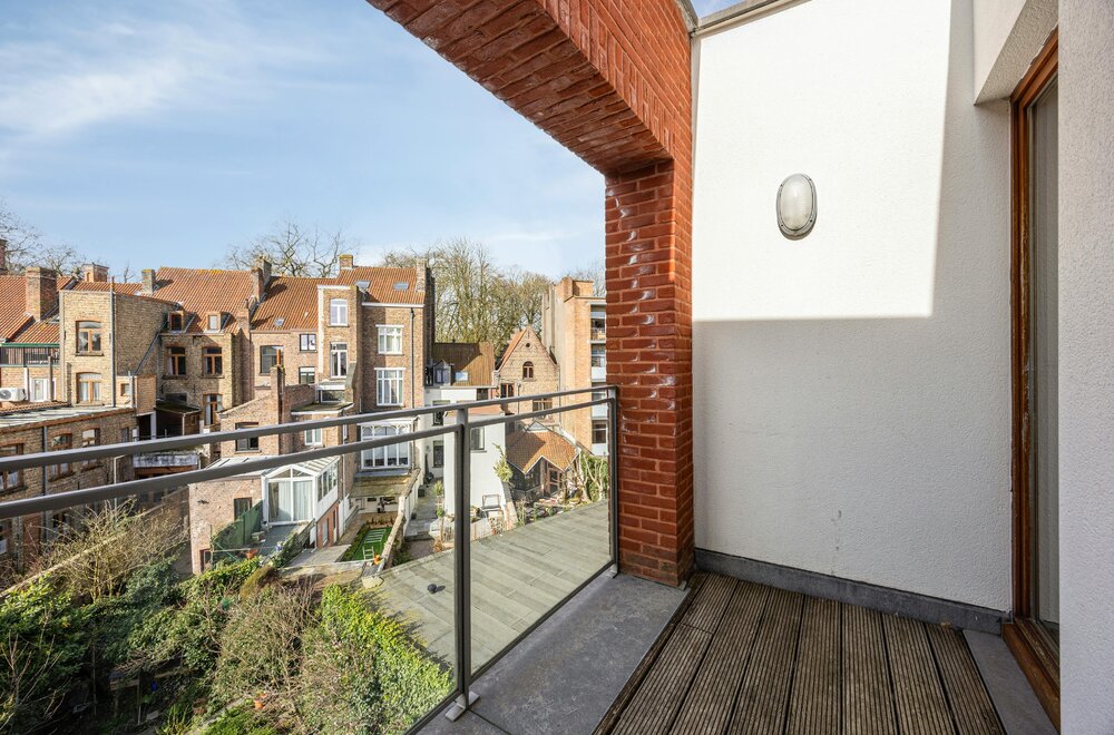 lichtrijk-appartement-met-3-slaapkamers-te-koop-in-brugge009.jpg