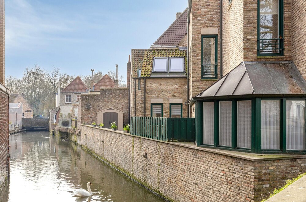 uniek-gelijkvloers-huis-aan-het-minnewater-te-brugge001.jpg