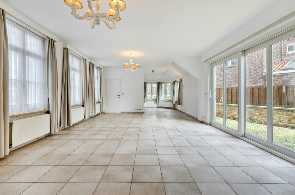 uniek-gelijkvloers-huis-aan-het-minnewater-te-brugge003.jpg