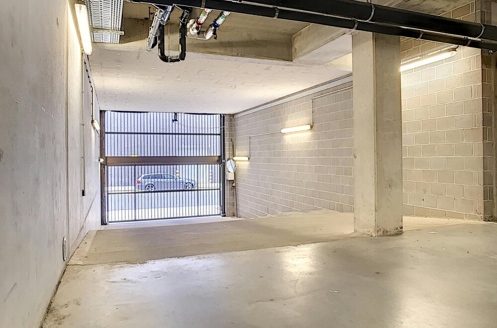 vlot-toegankelijke-dubbele-garage-te-brugge-003.jpg