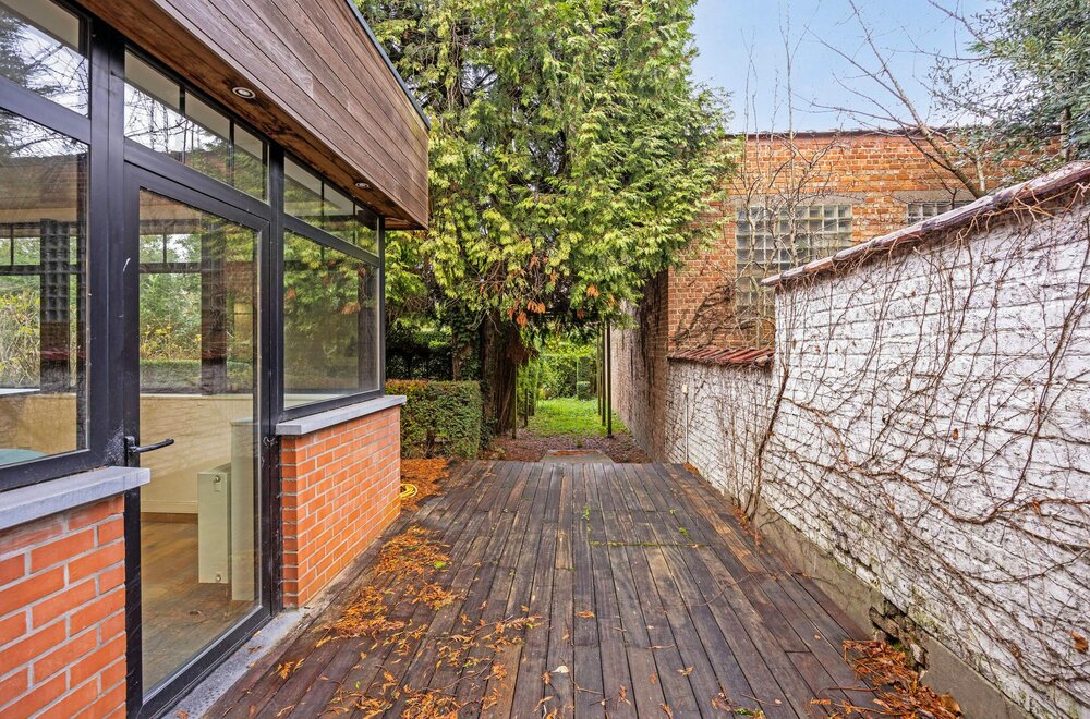 commerci-le-ruimte-met-duplex-appartement-te-koop-in-evere001.jpg