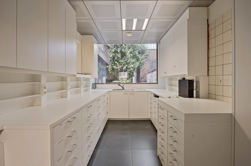 commerci-le-ruimte-met-duplex-appartement-te-koop-in-evere008.jpg