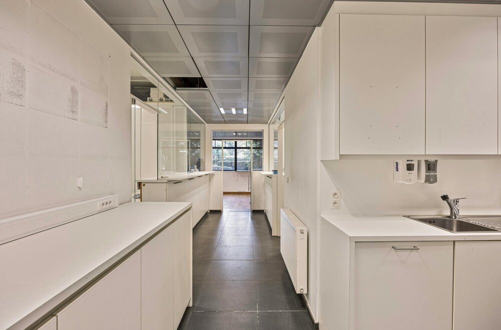 commerci-le-ruimte-met-duplex-appartement-te-koop-in-evere009.jpg