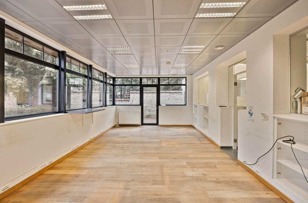 commerci-le-ruimte-met-duplex-appartement-te-koop-in-evere014.jpg