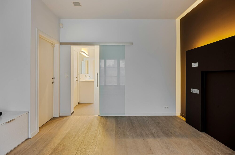 commerci-le-ruimte-met-duplex-appartement-te-koop-in-evere023.jpg