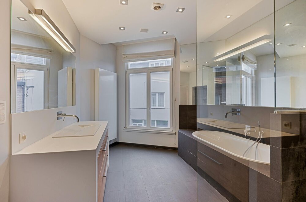 commerci-le-ruimte-met-duplex-appartement-te-koop-in-evere024.jpg