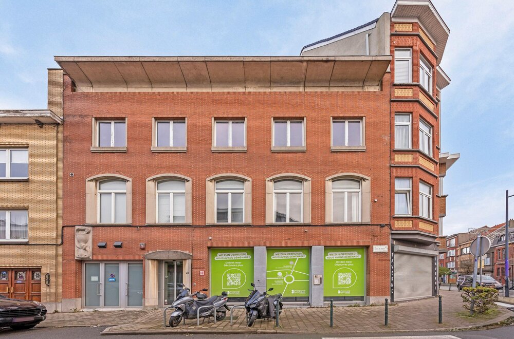 commerci-le-ruimte-met-duplex-appartement-te-koop-in-evere031.jpg