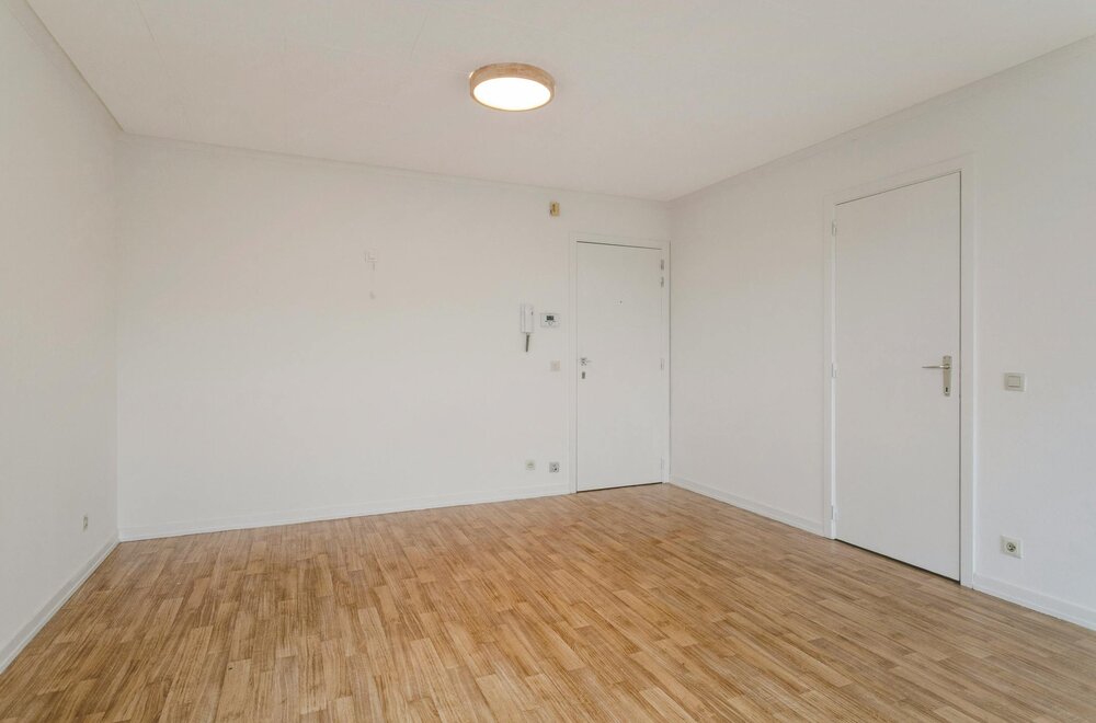instapklaar-en-lichtrijk-appartement-met-garage-in-roeselare004.jpg