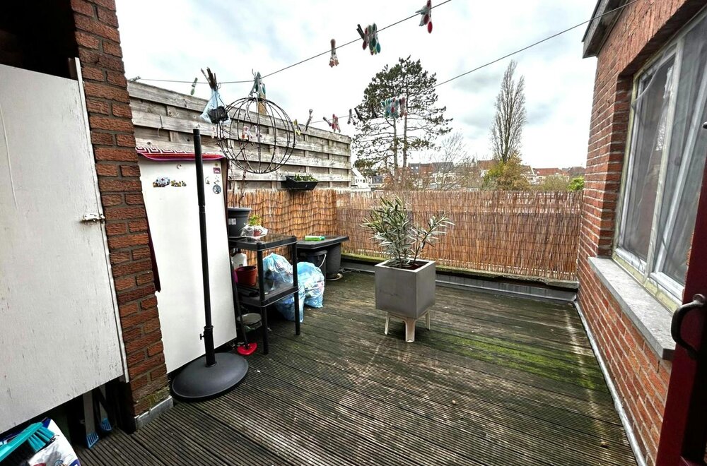building-met-twee-verhuurde-appartementen-en-4-garages018.jpg