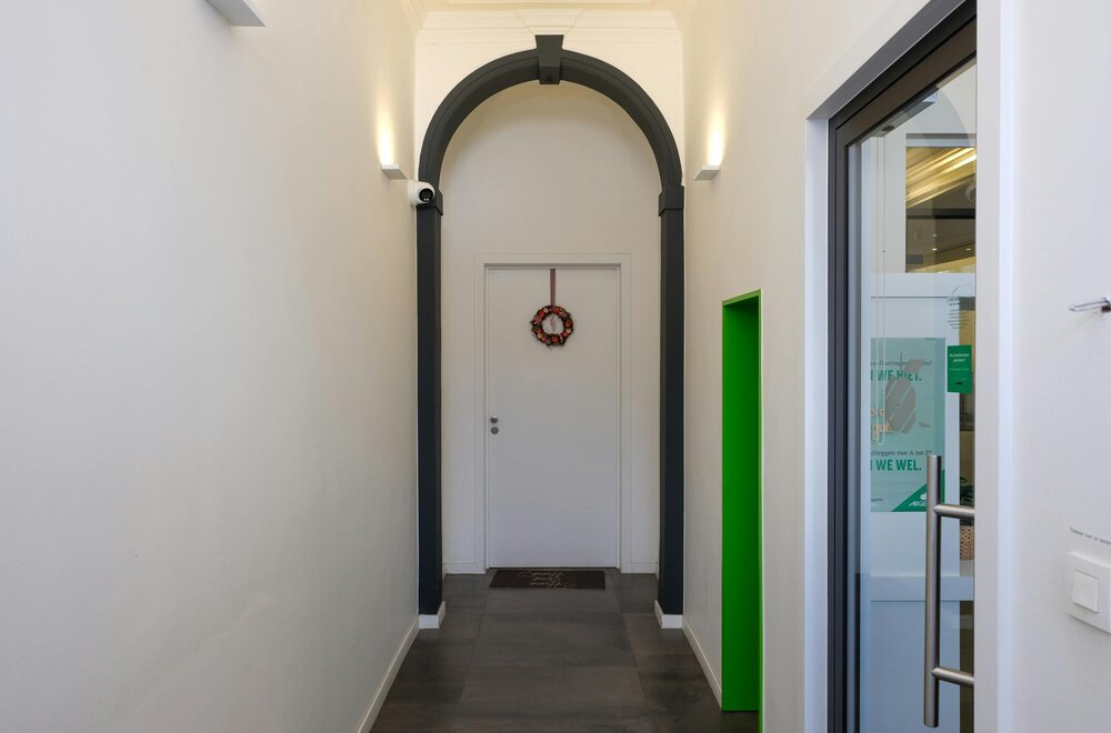 instapklaar-handelspand-met-woonst-te-koop-op-de-boelare-in-eeklo002.jpg