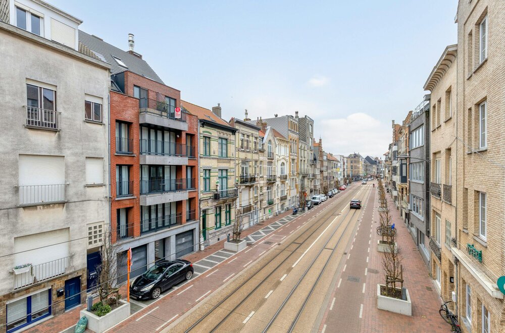 lichtrijk-duplex-appartement-te-koop-in-centrum-blankenberge001.jpg