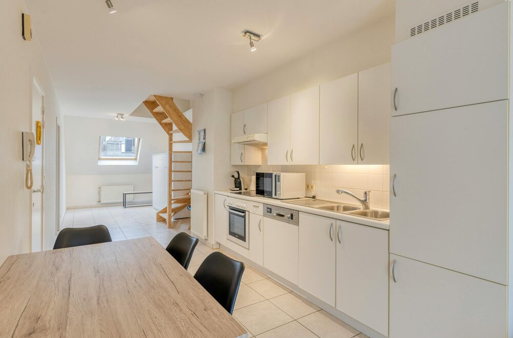 lichtrijk-duplex-appartement-te-koop-in-centrum-blankenberge004.jpg