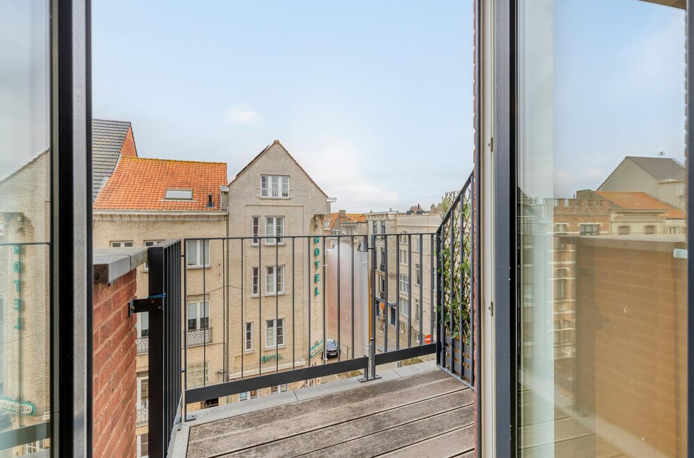 lichtrijk-duplex-appartement-te-koop-in-centrum-blankenberge010.jpg