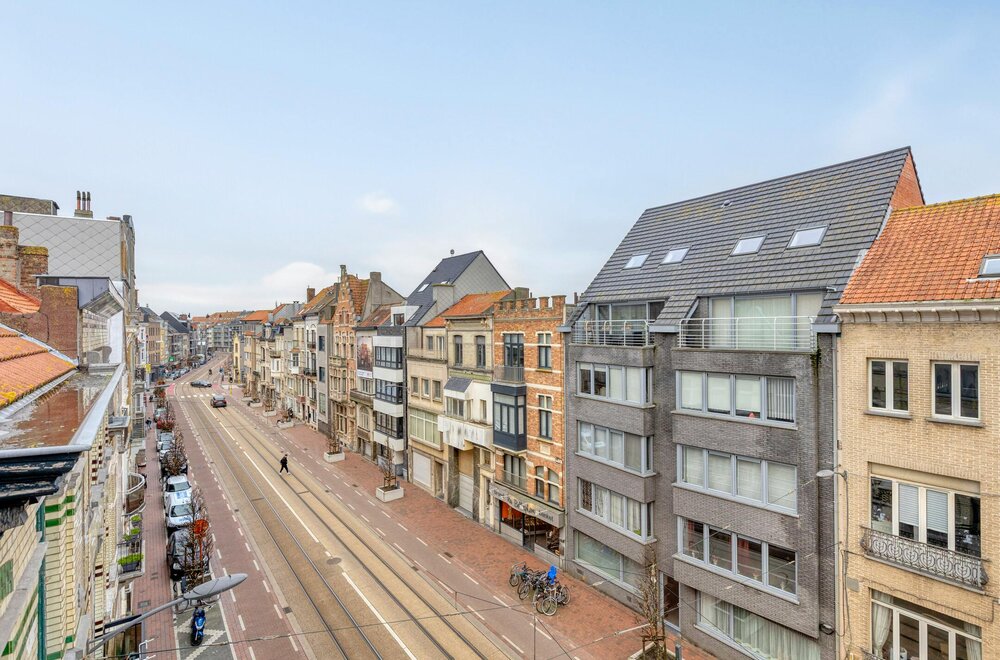 lichtrijk-duplex-appartement-te-koop-in-centrum-blankenberge011.jpg