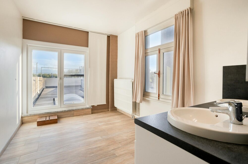 instapklaar-huis-met-4-slaapkamers-te-koop-in-blankenberge011.jpg