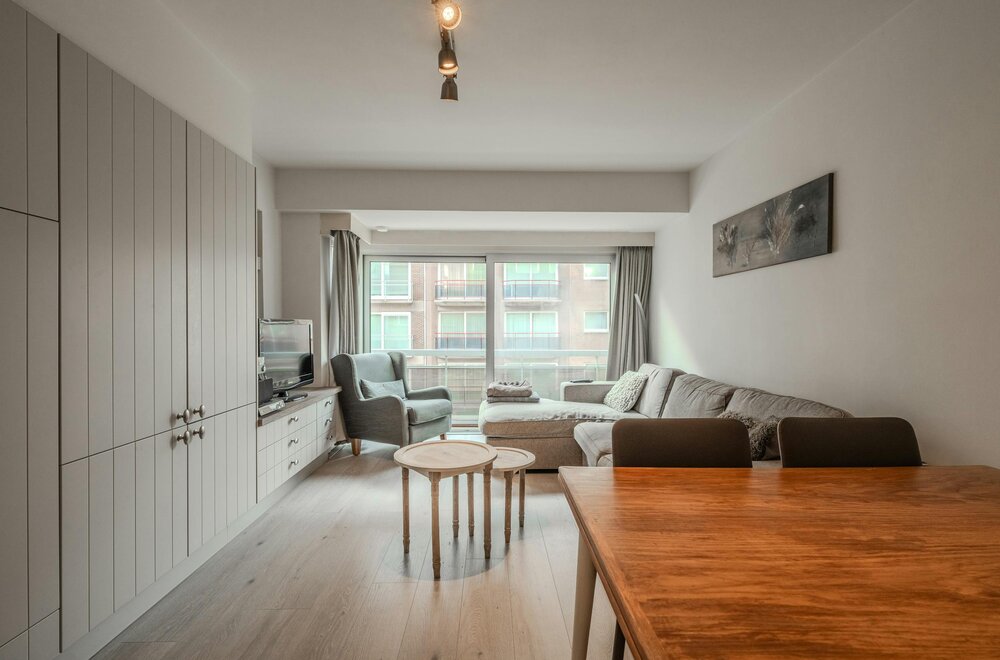 gerenoveerd-appartement-op-toplocatie-te-middelkerke-002.jpg