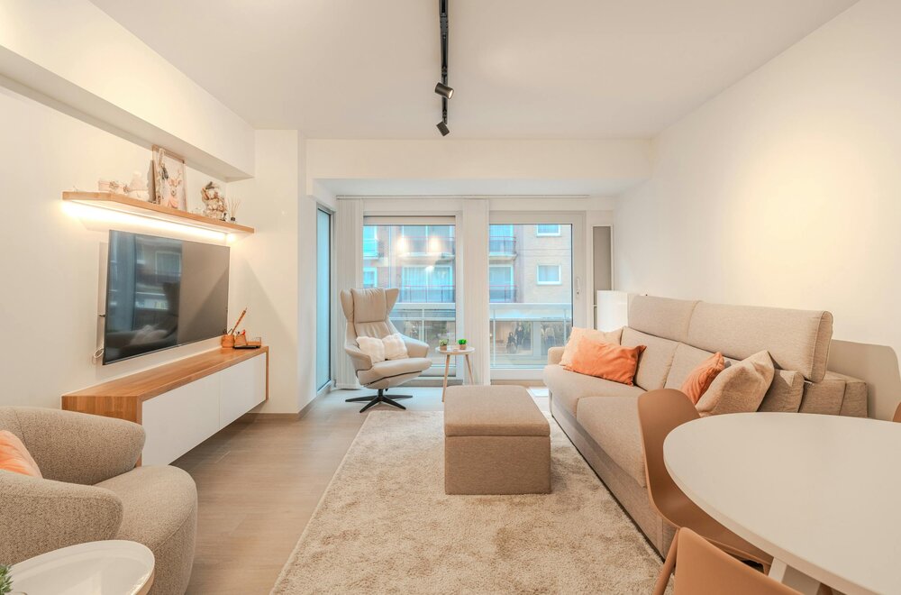 lichtrijk-appartement-met-aparte-slaapruimte-te-middelkerke-001.jpg